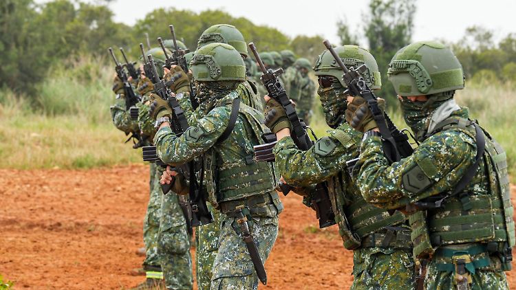 Taiwan begründet sein Aufrüstungsvorhaben mit der deutlichen Ausweitung militärischer Aktivitäten der Volksrepublik.