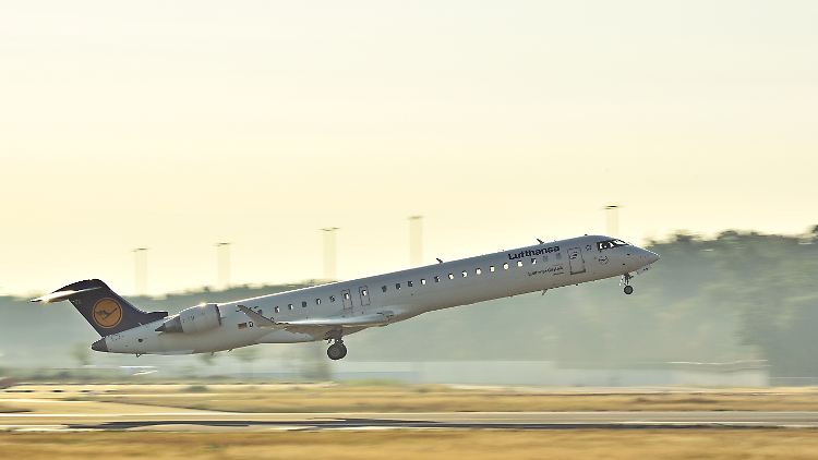Die Lufthansa hält ihre Filter an Bord für ausreichend - einer Maskenpflicht bedarf es nicht.