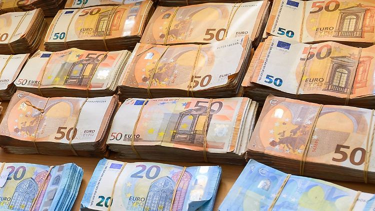 Schmutziges Geld von Organisierter Kriminalität finde in Deutschland einen sicheren Hafen, meint Geldwäsche-Experte Stephan Ohme.