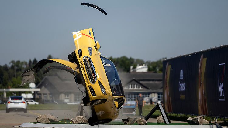 Elektroautos standen im Mittelpunkt der diesjährigen Crashtests von AXA.