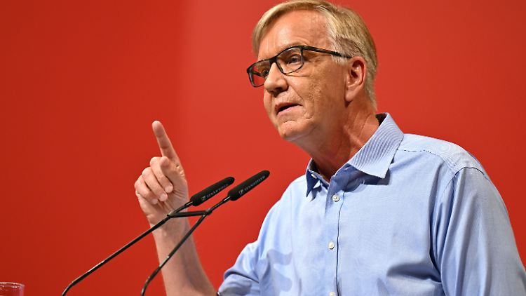 Nicht hoch, sondern runter sollen die Stromexporte aus Deutschland ins europäische Ausland, fordert Linken-Fraktionschef Bartsch.
