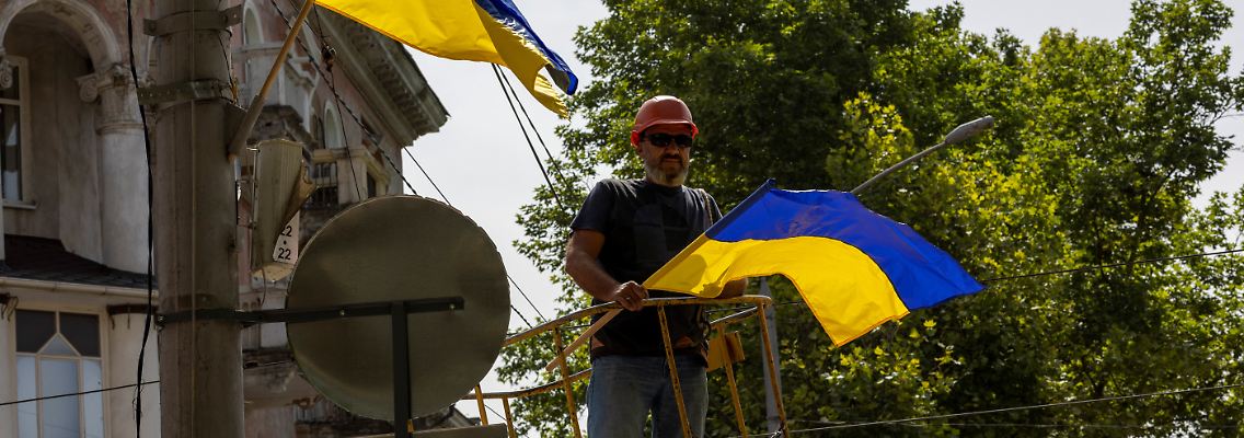 2022-08-23T130129Z_2142759659_RC2D2W95BA8G_RTRMADP_3_UKRAINE-CRISIS-FLAG-DAY.JPG
