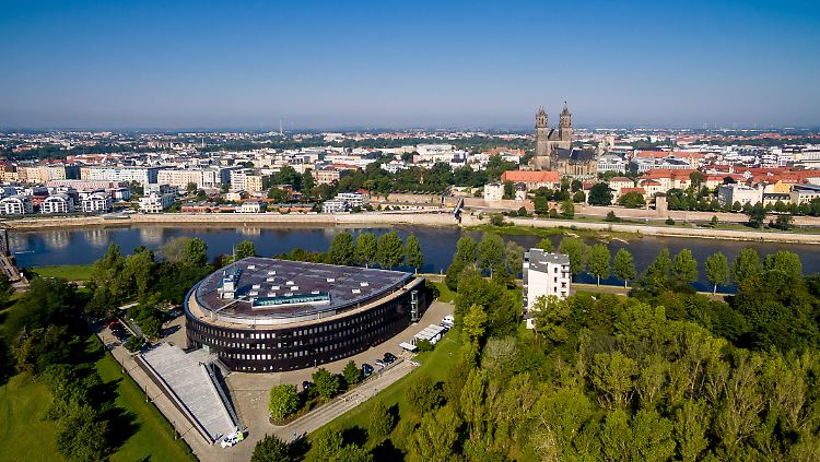 Im Landesfunkhaus Sachsen-Anhalt ist der Chefsessel frei.