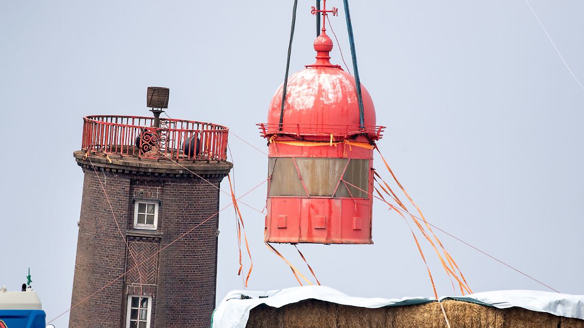 Der Turm geriet in Schieflage, weil sich die Mole abgesenkt hatte.