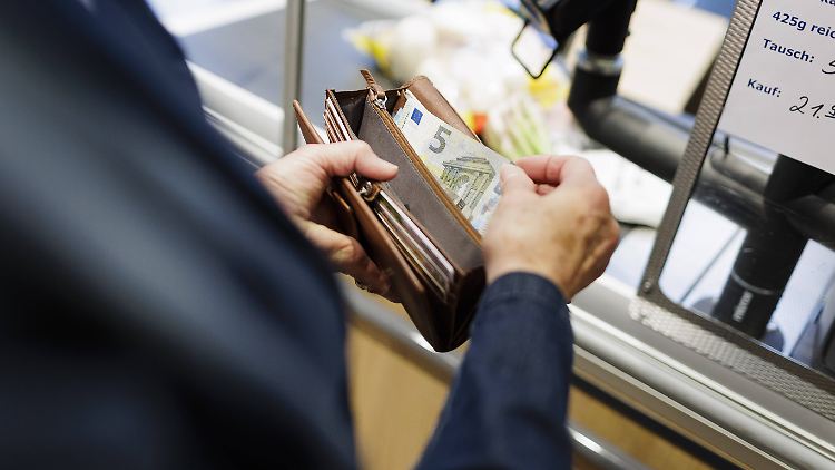 Viele Volkswirtschaften kämpfen mit Inflationszahlen, die sie seit Jahrzehnten nicht mehr gesehen haben. Betroffen sind vor allem: die Verbraucher.