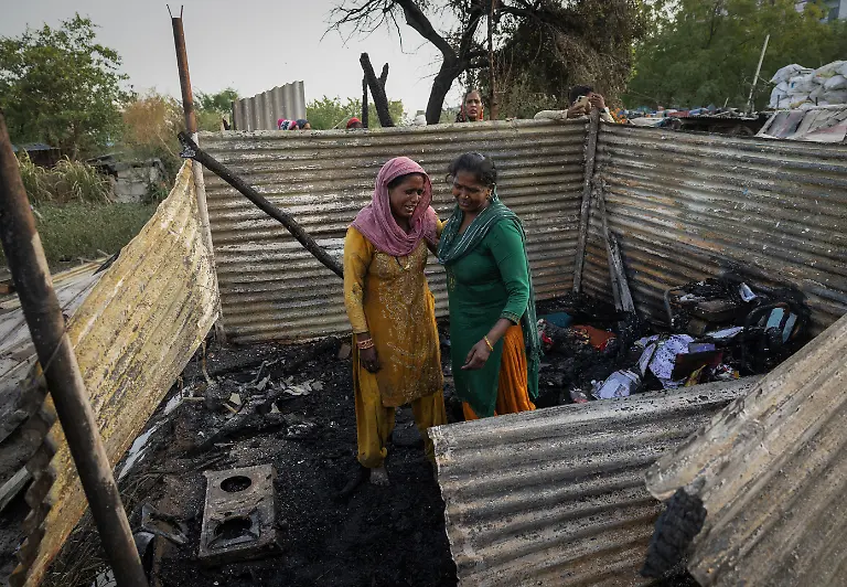 2024-06-27T100454Z-1281232222-RC2CE8AJDKPA-RTRMADP-3-ASIA-WEATHER-INDIA-FIRES