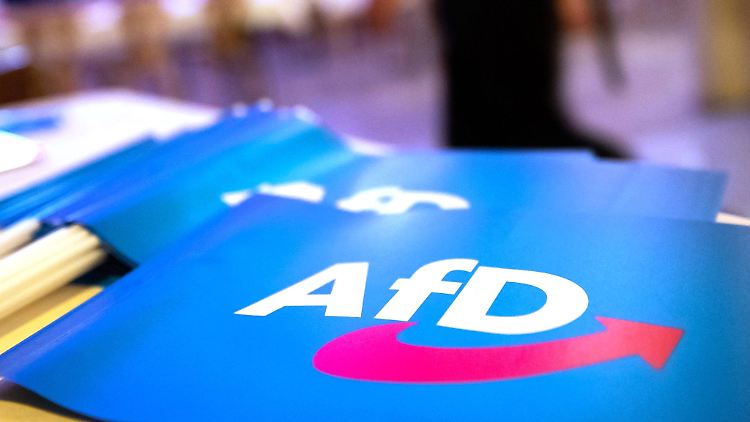 Glassplitter und Essensreste hinterließ die AfD nach ihrer Weihnachtsfeier.