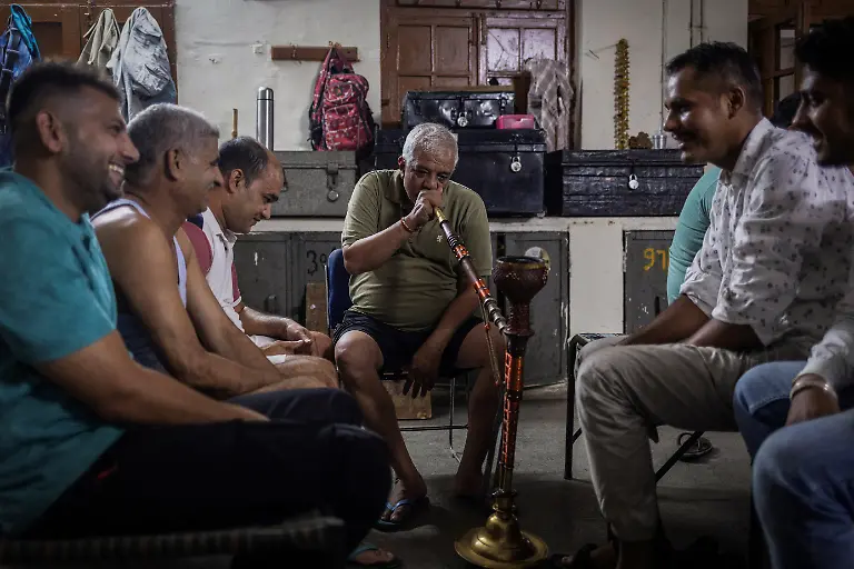 2024-06-27T100445Z-65003025-RC2118AHHJN6-RTRMADP-3-ASIA-WEATHER-INDIA-FIRES