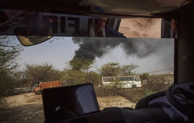 2024-06-27T100457Z-1269715558-RC2Y08AS3FIY-RTRMADP-3-ASIA-WEATHER-INDIA-FIRES