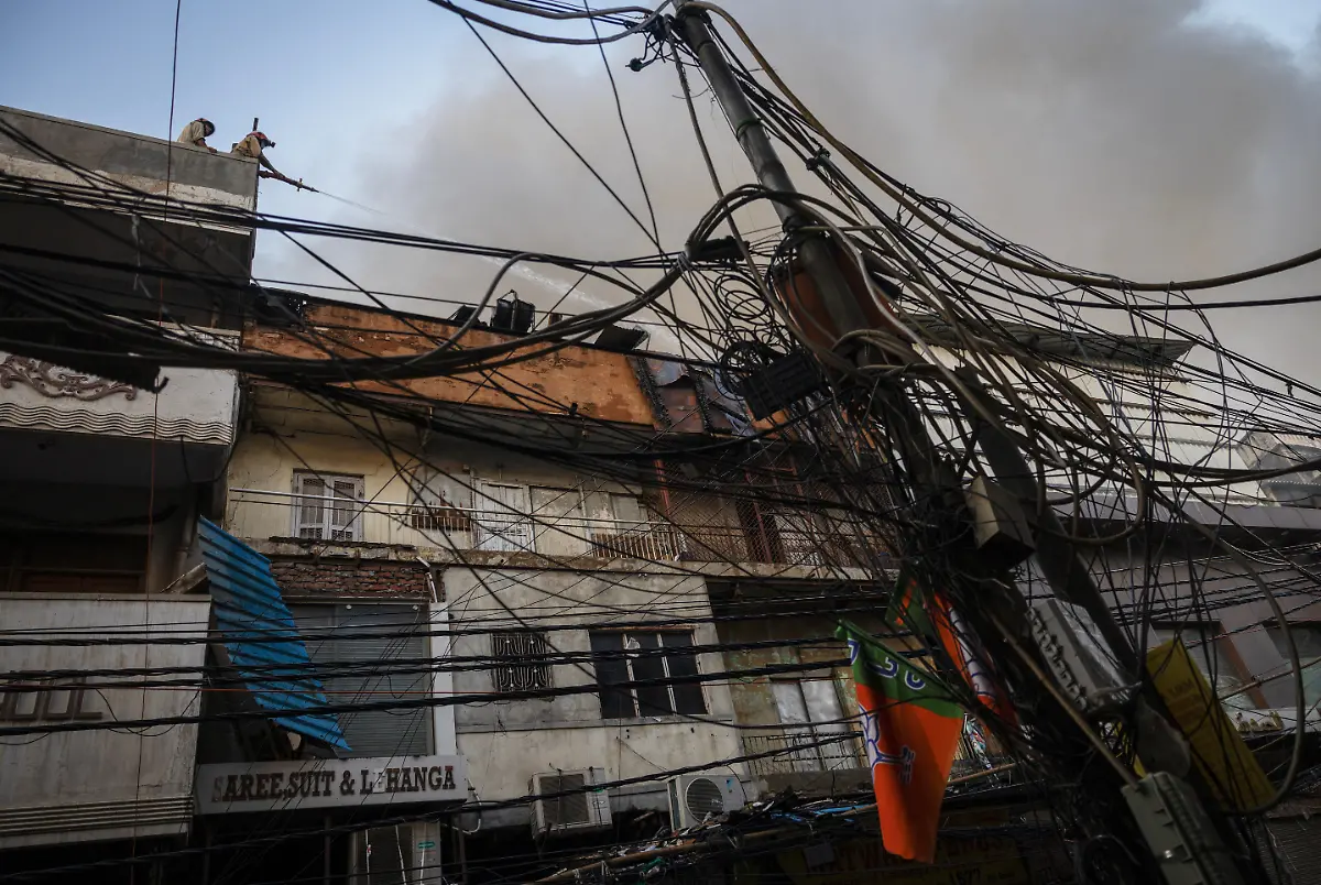 2024-06-27T100437Z-698049919-RC2DA8A7706C-RTRMADP-3-ASIA-WEATHER-INDIA-FIRES