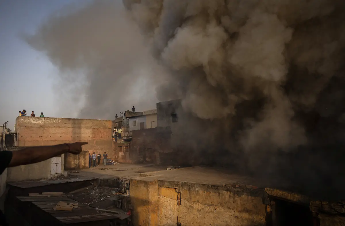 2024-06-27T100432Z-557275213-RC2CA8A84MVZ-RTRMADP-3-ASIA-WEATHER-INDIA-FIRES