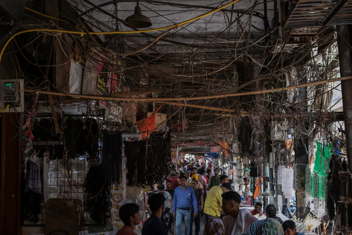 2024-06-27T100412Z-1984785673-RC2ID8AH2DP9-RTRMADP-3-ASIA-WEATHER-INDIA-FIRES