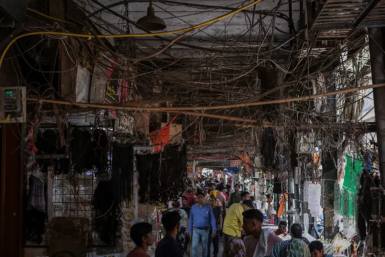 2024-06-27T100412Z-1984785673-RC2ID8AH2DP9-RTRMADP-3-ASIA-WEATHER-INDIA-FIRES