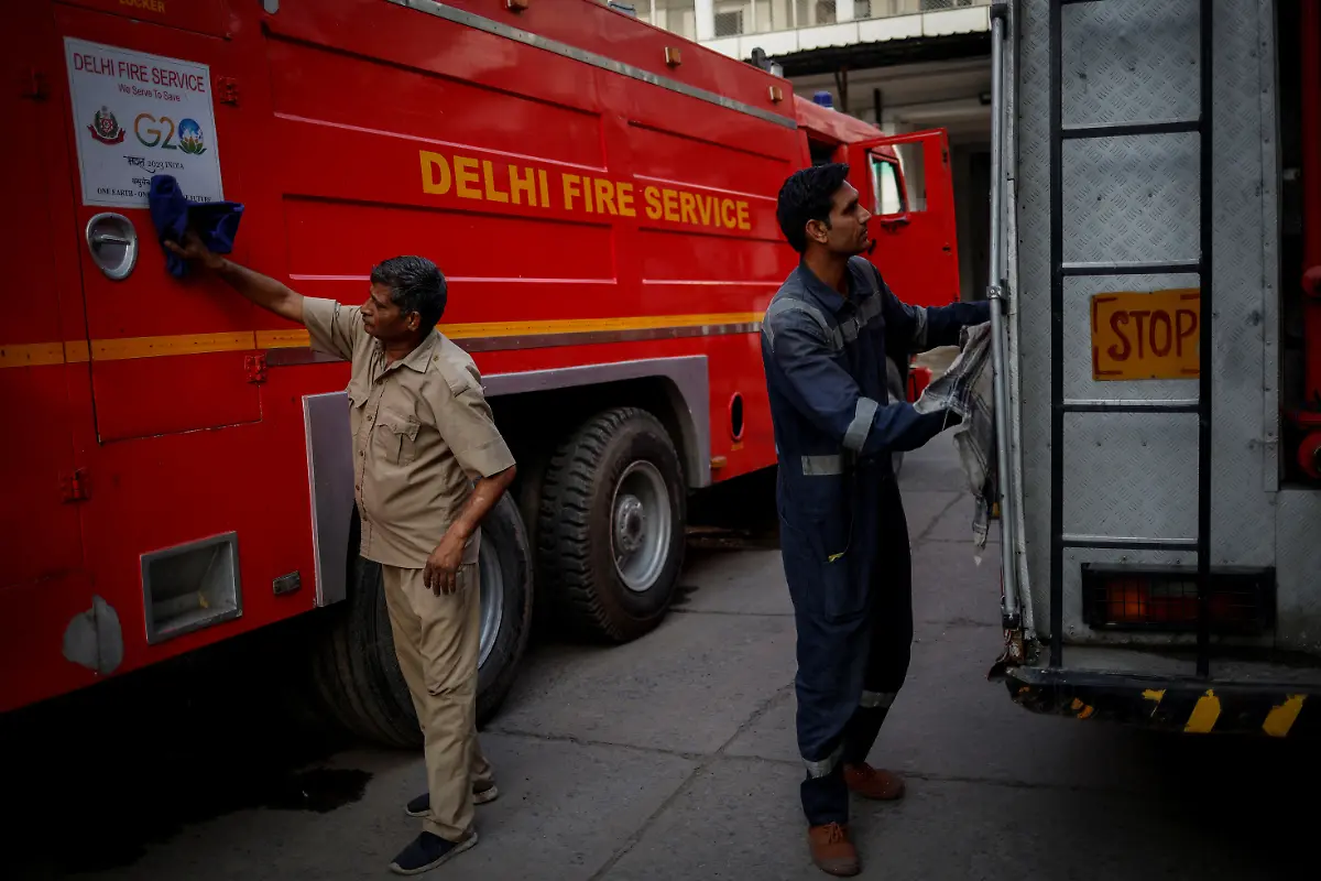 2024-06-27T100453Z-1639376891-RC2108AR9A7I-RTRMADP-3-ASIA-WEATHER-INDIA-FIRES