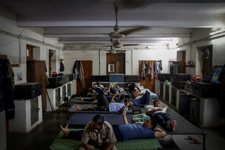 2024-06-27T100442Z-534060283-RC2PZ7AWBLSC-RTRMADP-3-ASIA-WEATHER-INDIA-FIRES