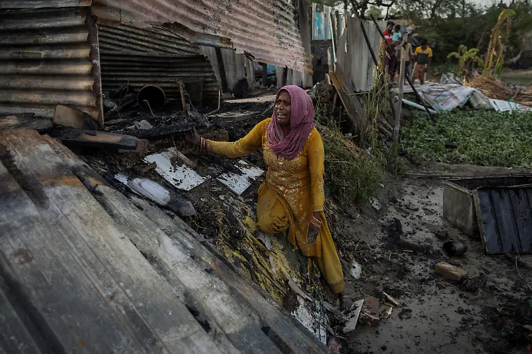 2024-06-27T100438Z-1907041523-RC2CE8AIS4YS-RTRMADP-3-ASIA-WEATHER-INDIA-FIRES