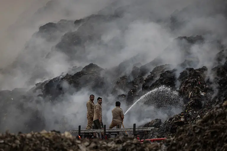 2024-06-27T100406Z-183016893-RC2EB7A93IFM-RTRMADP-3-ASIA-WEATHER-INDIA-FIRES