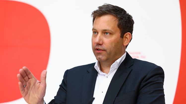 Geht den grünen Wirtschaftsminister Habeck ungewöhnlich scharf an: SPD-Chef Klingbeil.