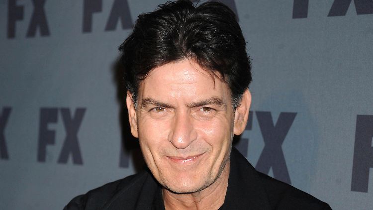 Charlie Sheen machte seine HIV-Infektion 2015 öffentlich: Zwei Frauen soll er angesteckt haben. 
