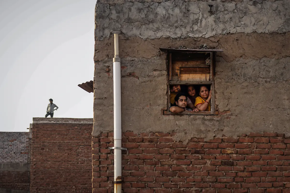 2024-06-27T100418Z-1000307021-RC2CA8ASMPAY-RTRMADP-3-ASIA-WEATHER-INDIA-FIRES