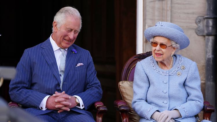 Prinz Charles und die Queen Ende Juni: Zuletzt wurde die 96-Jährige am 21. Juli öffentlich gesehen. 