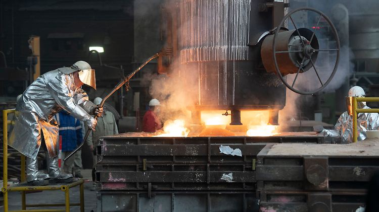 In der Industrie werden noch Beschäftigte gesucht.