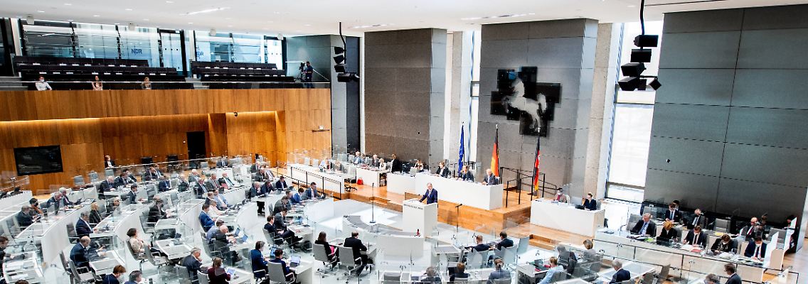 Amtsbonus im Krisenherbst 2022? Ministerpräsident Stephan Weil am Rednerpult im niedersächsischen Landtag.