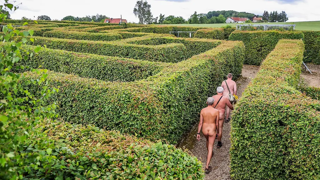 Nacktwandern-Kein-Problem-Zumindest-rein-rechtlich-ist-das-in-Deutschland-erlaubt-solange-sich-dadurch-niemand-belaestigt-fuehlt
