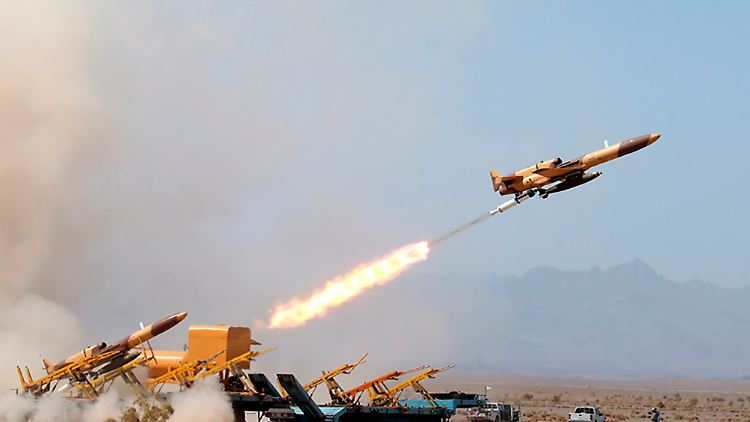 Hier wird eine Drohne bei einer militärischen Übung im Iran gestartet.