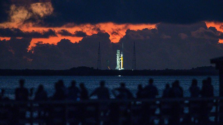 Am Kennedy Space Center der NASA warteten Interessierte auf den Start von "Artemis I", der abgesagt werden musste.
