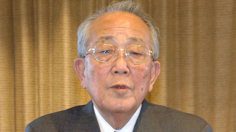 Inamori während eines Interviews im Jahr 2012.