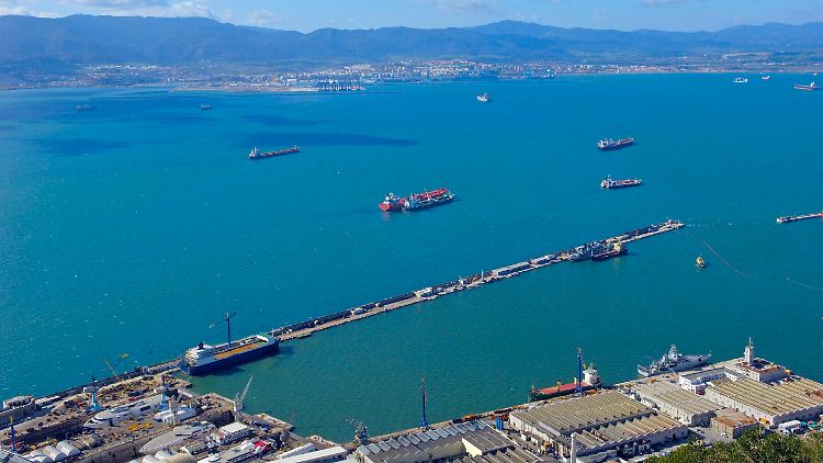 Gibraltar mit der Bucht von Algeciras.