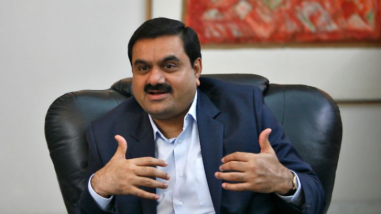 Adani ist "Selfmade-Milliardär" und Schulabbrecher. 