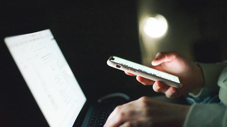 Mit wenigen Klicks etwas über den Zustand der Welt erfahren - doch das Vertrauen in die Informationen ist bei Jugendlichen gering.