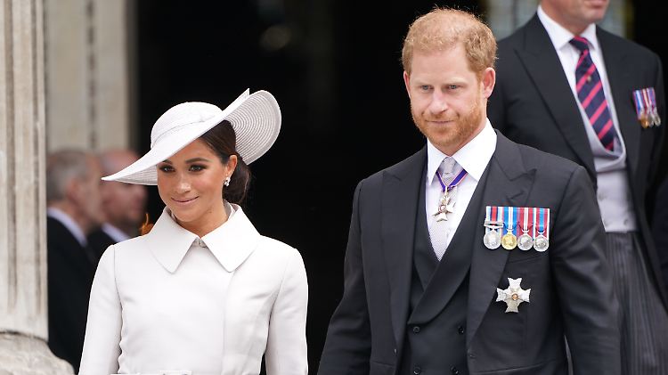 Als sie anfing, mit Prinz Harry auszugehen, spielte ihre Hautfarbe plötzlich eine Rolle: Herzogin Meghan.