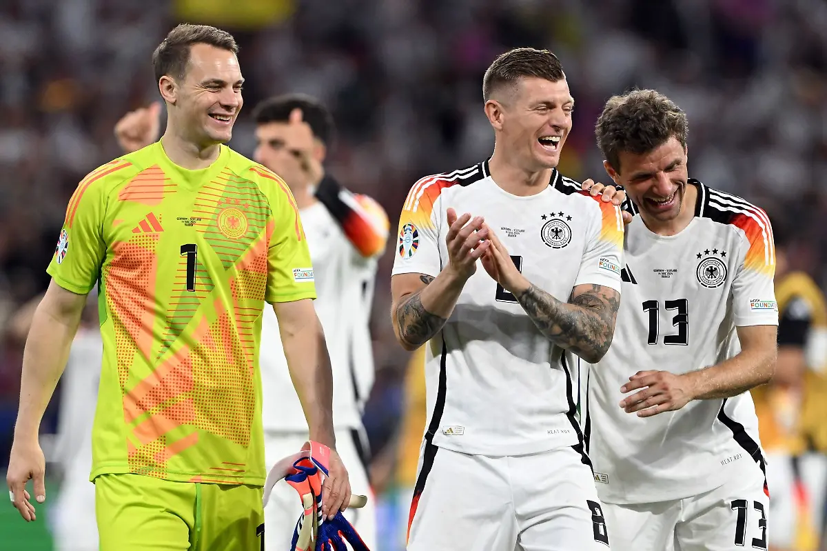 Die-drei-Weltmeister-haben-eine-Mission-in-Europa-Manuel-Neuer-v-l-Toni-Kroos-und-Thomas-Mueller-wollen-den-Titel