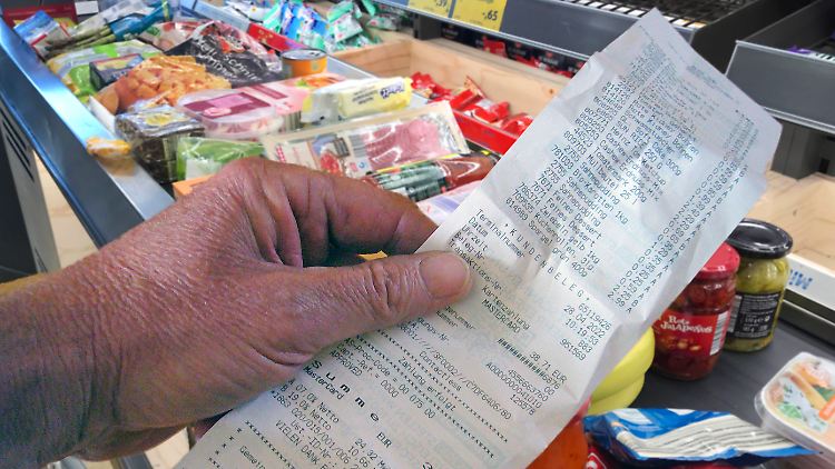 Spätestens beim Einkaufen merkt es fast jede(r): Das Leben ist teurer geworden.