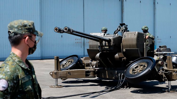 Erst am Mittwoch hat Taiwans Militär mit einem "Gegenangriff" gedroht, sollten chinesische Kampfflugzeuge und Kriegsschiffe in sein Hoheitsgebiet eindringen.