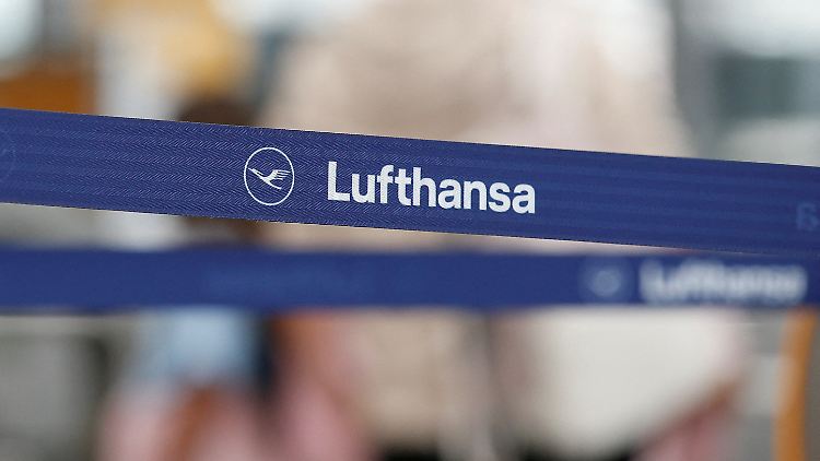 Flugreisende müssen sich am Freitag auf erhebliche Probleme einstellen.
