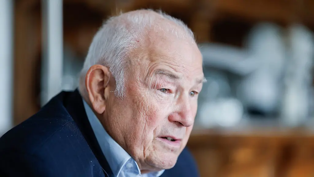 Interview-mit-Guenther-Beckstein-vor-seinem-80-Geburtstag-in-seinem-Wohnzimmer