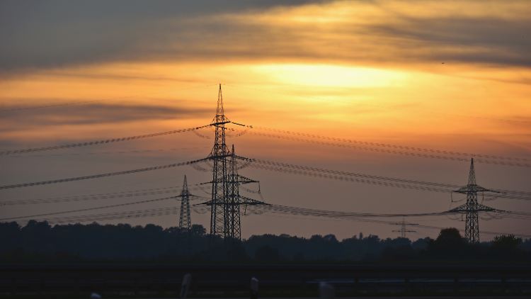 Regulierung tut Not. Die sogenannten Futures für Strom zur Auslieferung im kommenden Jahr sind zum Teil bereits über 1000 Euro pro Megawattstunde geklettert.