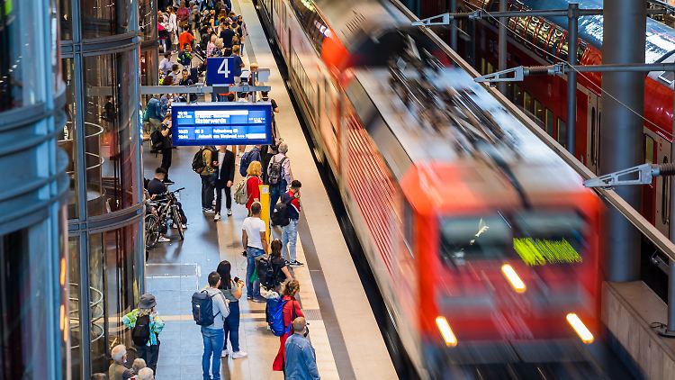 Das Angebot ist nicht gut genug, um möglichst viele Menschen in Busse und Bahnen zu locken. 