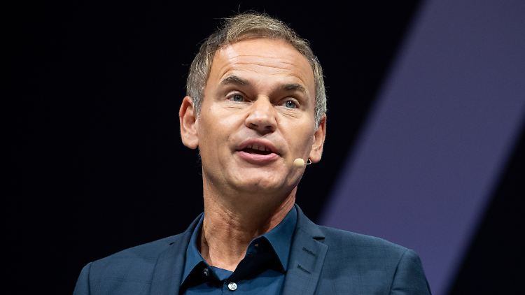 Der neue Konzernchef will den von seinem Vorgänger eingeleiteten Wandel von Volkswagen zu einem führenden Anbieter von E-Autos und Mobilitätsdiensten vorantreiben.