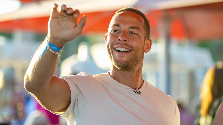 Von seinem Club auf Mallorca verabschiedete er sich alsbald wieder: Ex-"Bachelor" Andrej Mangold.