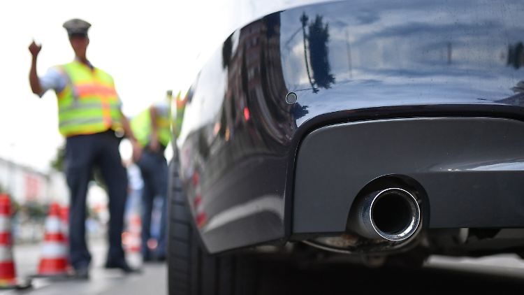 Hunderte PS, lautes Motorengeheul, quietschende Reifen - Autoposer imponieren gern. Das dürfen sie nach einem Gerichtsentscheid auch weiterhin tun. 