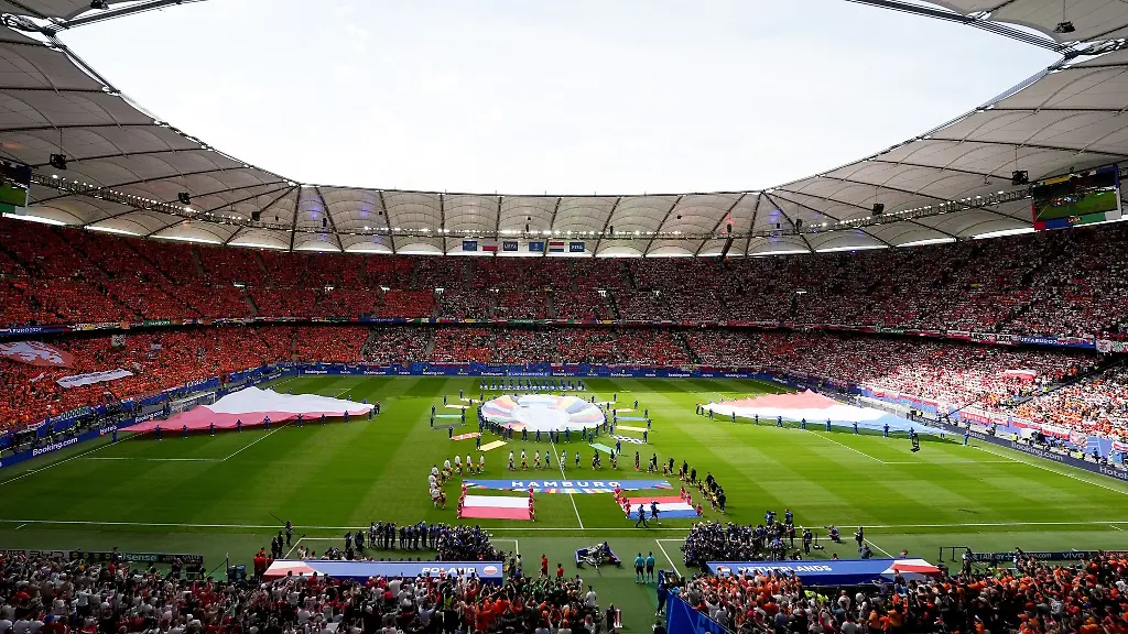Regionalligist-Phoenix-Luebeck-spielt-gegen-Borussia-Dortmund-im-Volksparkstadion