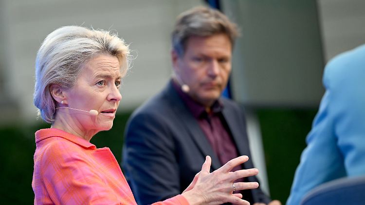 Kommissionspräsidentin Ursula von der Leyen will Übergewinne abschöpfen, aber ist gegen eine Steuer.