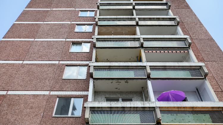 In den 2000er Jahren sind die Wohnungen in Leipzig-Grünau noch unsaniert.