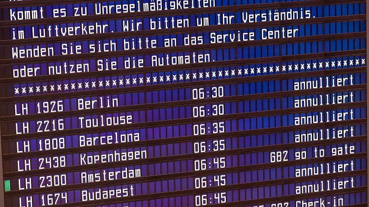 Annulliert, annulliert, annulliert - wie hier in München kann die Lufthansa wegen des Streiks nur noch wenige Strecken bedienen.