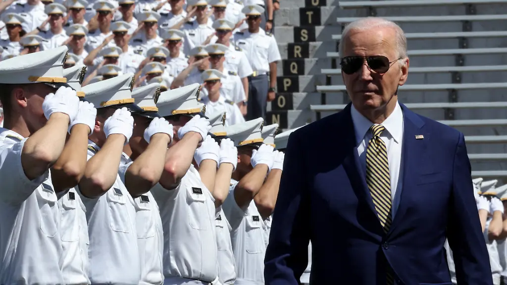 2024-05-25T170217Z-1028425342-RC2QX7AG3BCH-RTRMADP-3-USA-BIDEN